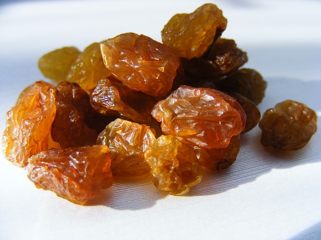 Dried raisins