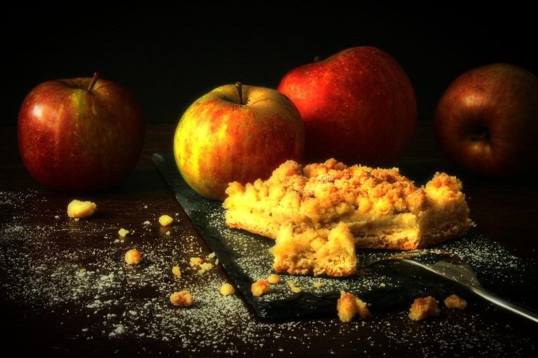Delicious Graham Apple Coffee Cake
