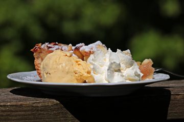 Apple Pie with Heavy Cream