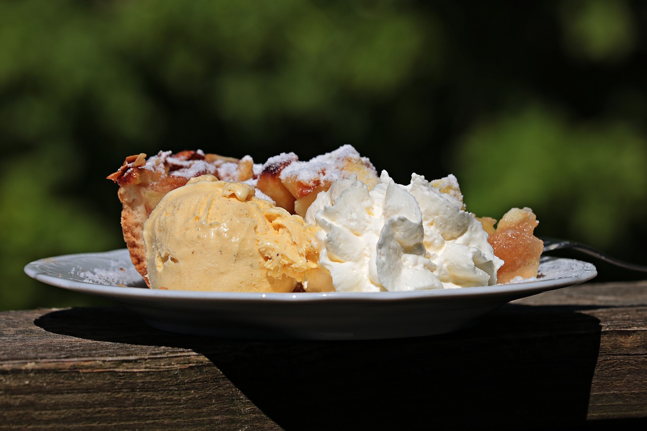 Apple Sour Cream Cake