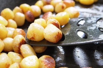 Herbed Baby Potatoes With Olive Oil