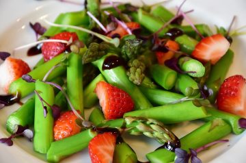 Pasta With Asparagus and Balsamic Reduction