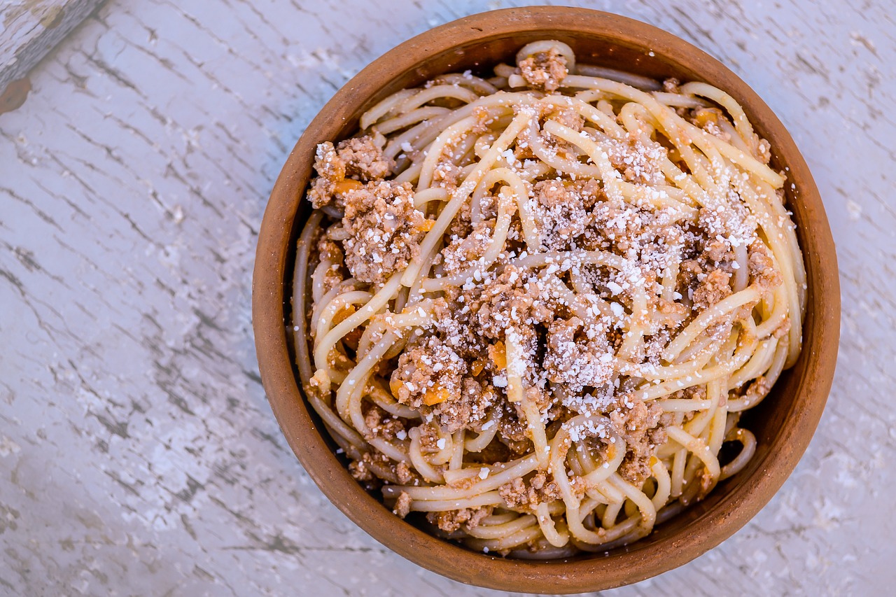 Beef Mince and Macaroni with a Yoghurt-Garlic-Sauce