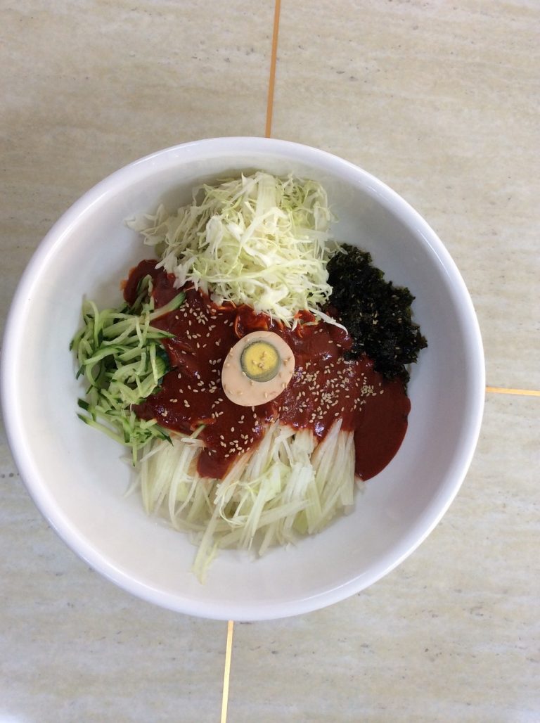 Noodles Mit Cabbage Und Bacon