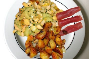 Boiled eggs and potatoes in Bechamel sauce