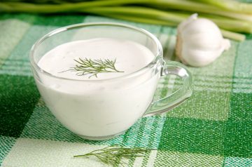 Broccoli With Sour Cream Sauce