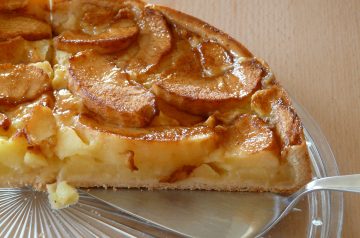 Caramel Apple Cheesecake Pie