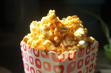 Easy Caramel Popcorn