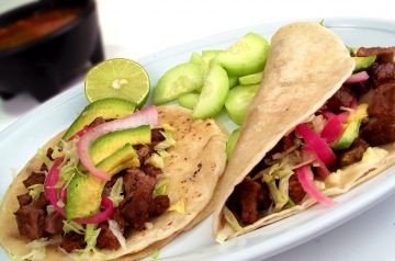 Carne Asada con Papas y Salsa Roja