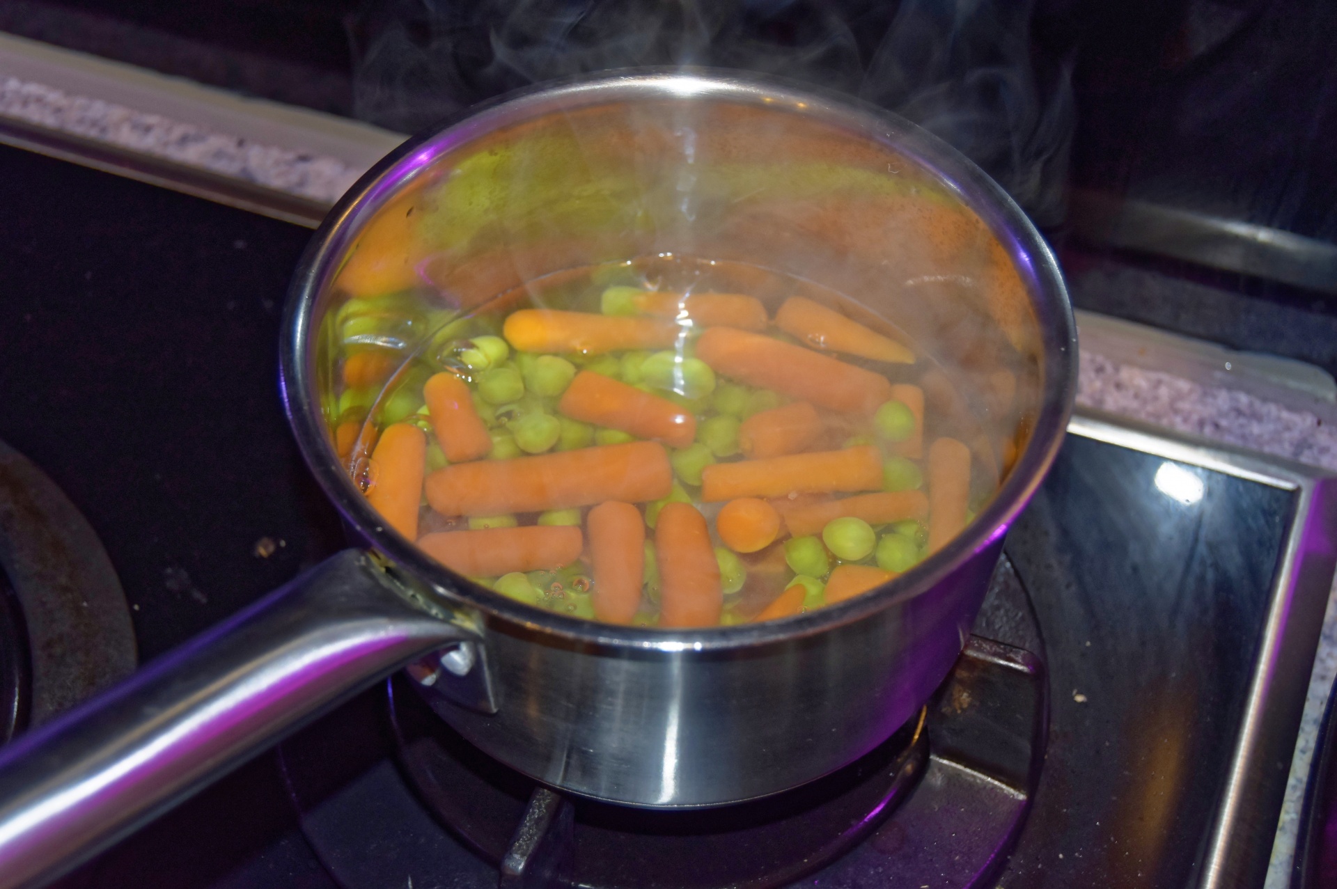 Baby Green Peas With Orange and Almond