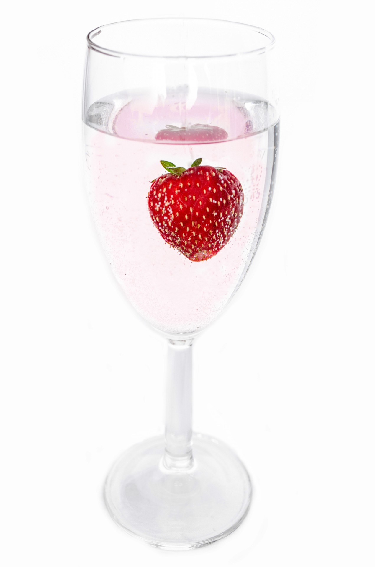 Strawberry Champagne Cocktail Recipe | ChampsDiet.com