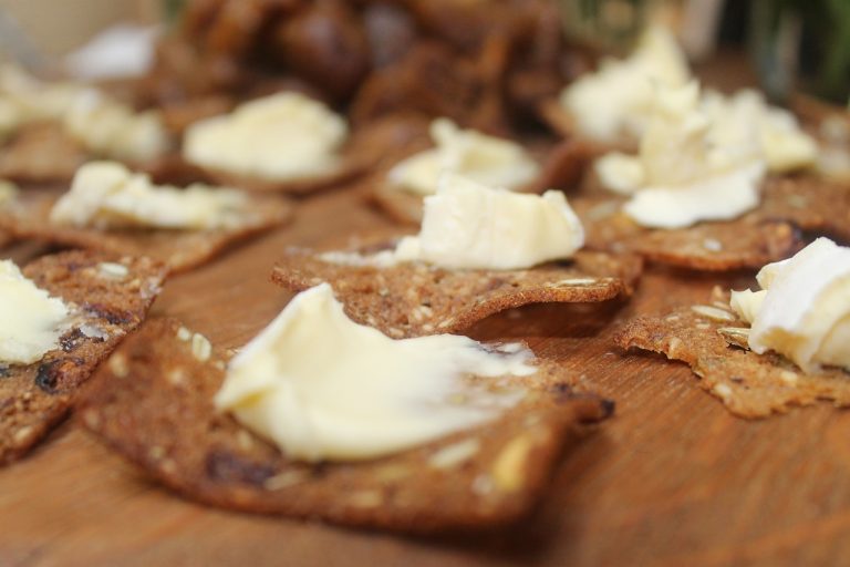 Warm Brie and Chutney Appetizer Triangles