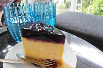 Philadelphia Blueberry Crown Cheesecake