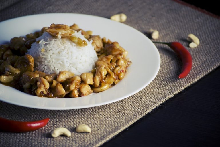 Saffron Rice With Cashews and Raisins