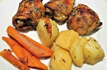 Chicken Roasted on Sweet Potatoes And Garlic