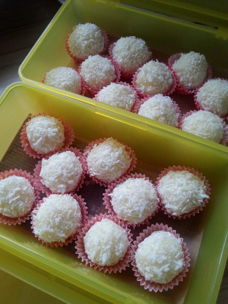 Hawaiian Cream Cheese Balls With Ginger and Coconut