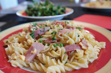 Classic Country Egg Noodles With Ham