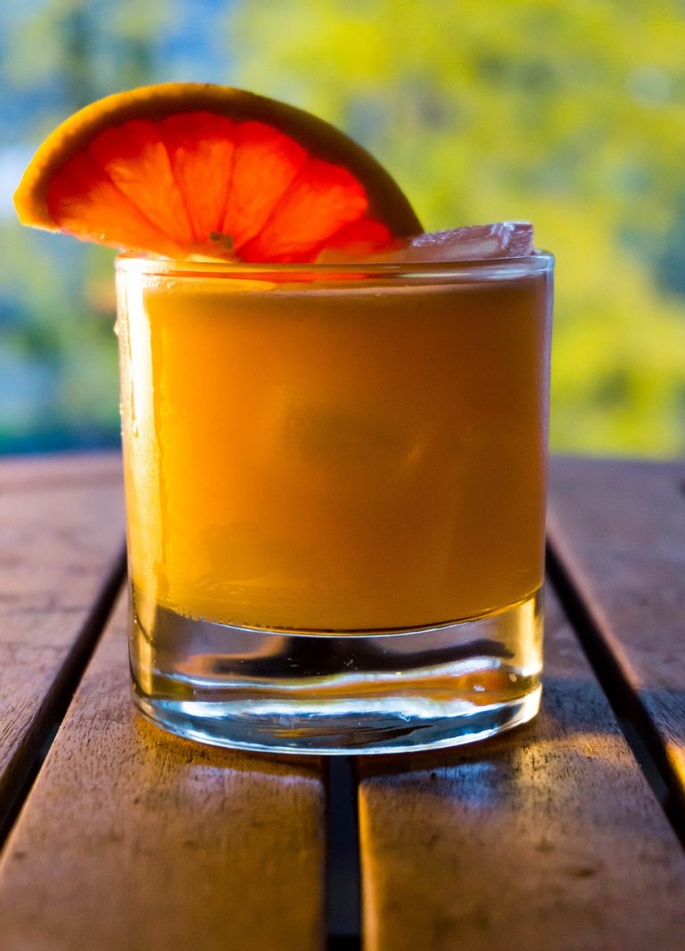 Hot Lemon Rum Toddy