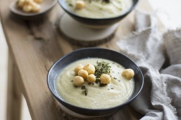 Creamy Cheesy Cauliflower Soup