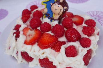 Creamy Strawberry-Filled Angel Cake