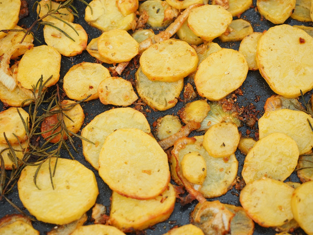 Crisp Onion-Roasted Potatoes