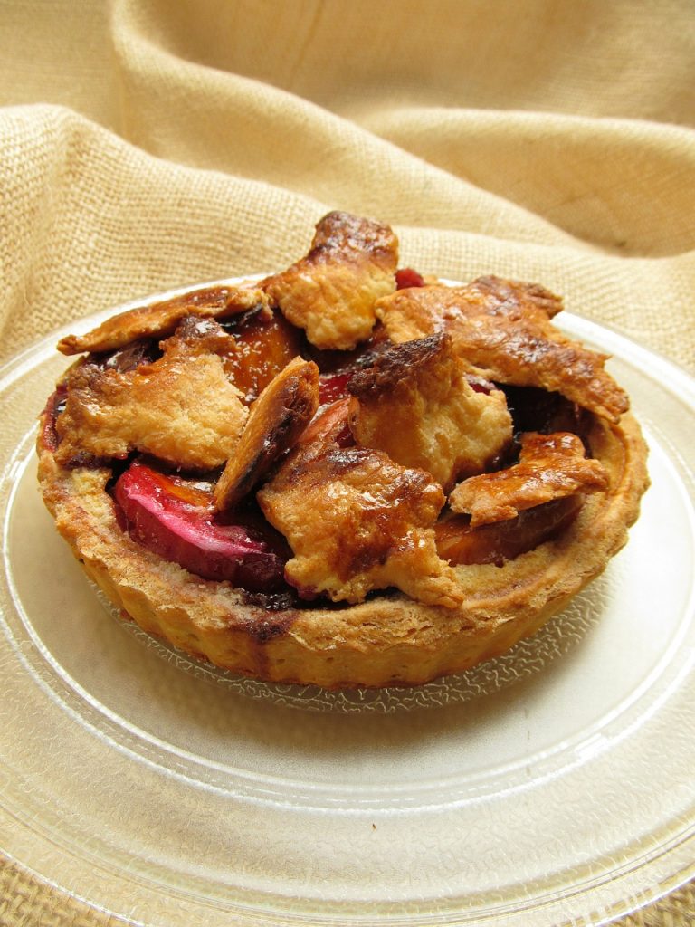 Easy Caramel Apple Tart