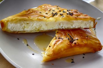 Greek Pizza on Phyllo With Feta and Tomatoes