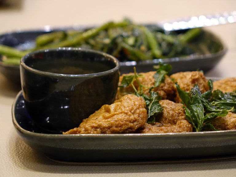 Tod Man Pla (Thai Fish Cakes) With Dipping Sauce