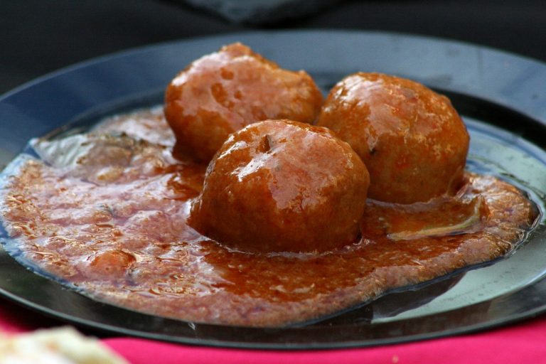 Meatballs in Tomato Sauce