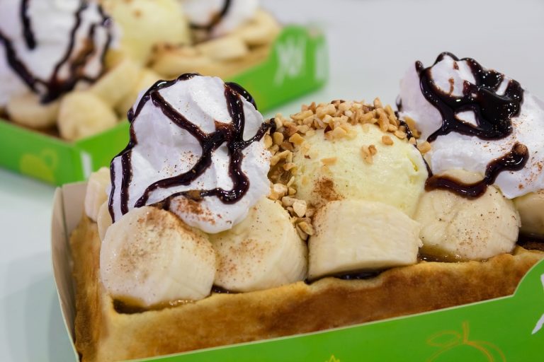 Easy and Fast Fruit 'n Cream Waffles