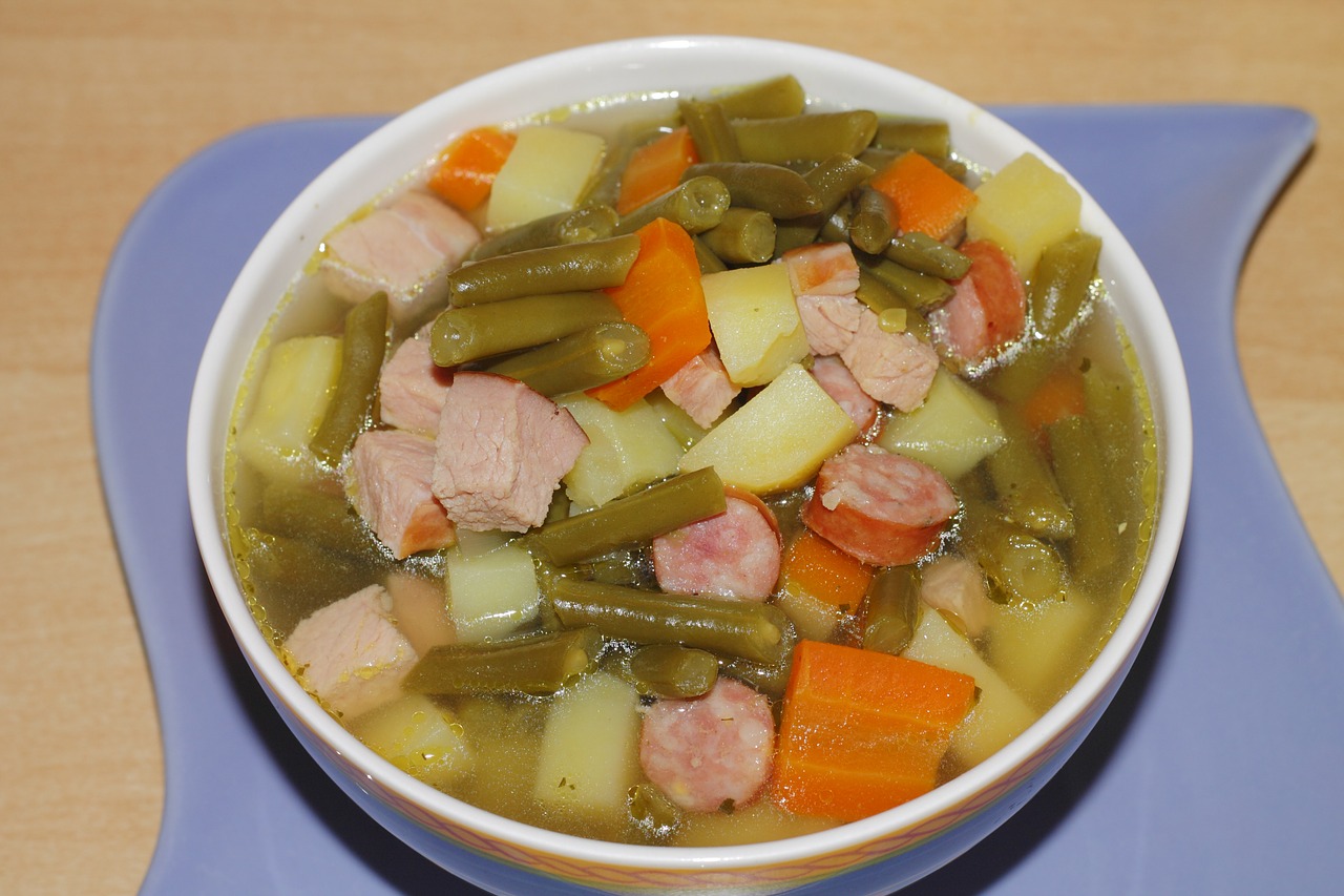 Frankfuter Bohnensuppe (Bean Soup with Frankfurter)