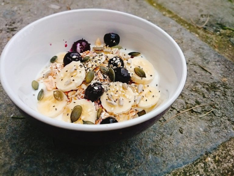 Fruit salad with yoghurt