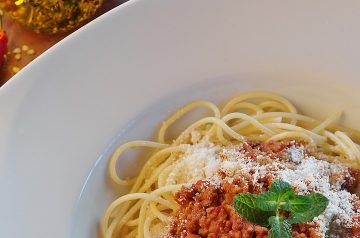 Garlic Pasta With Marinara Sauce