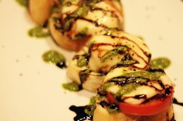 Garlicky Tomato Bruschetta