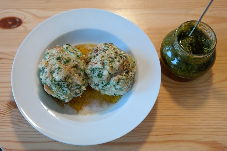 German Bread Dumplings (Semmelknodel )
