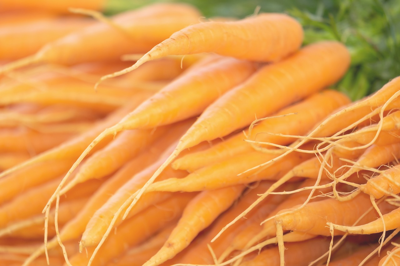 Glazed Baby Carrots With Currants