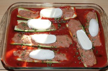 Greek Stuffed Zucchini (Kolokithakia Yemista Avgolemono)