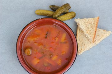 Hearty Beef and Vegetable Soup With Mushrooms