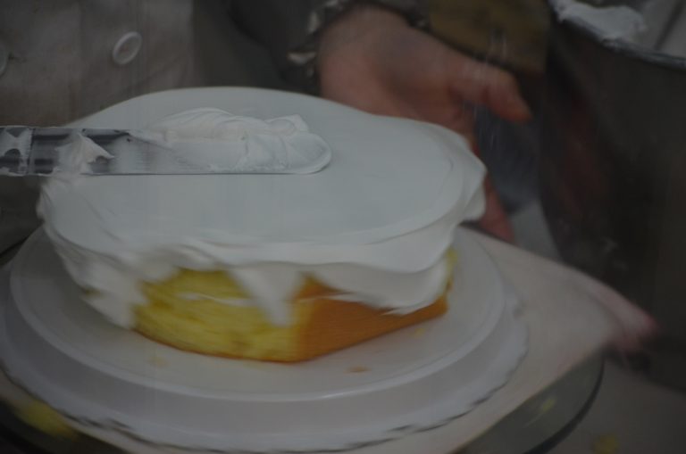 Butterless Cake With Icing