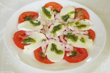 Italian Flag Salad (Caprese)