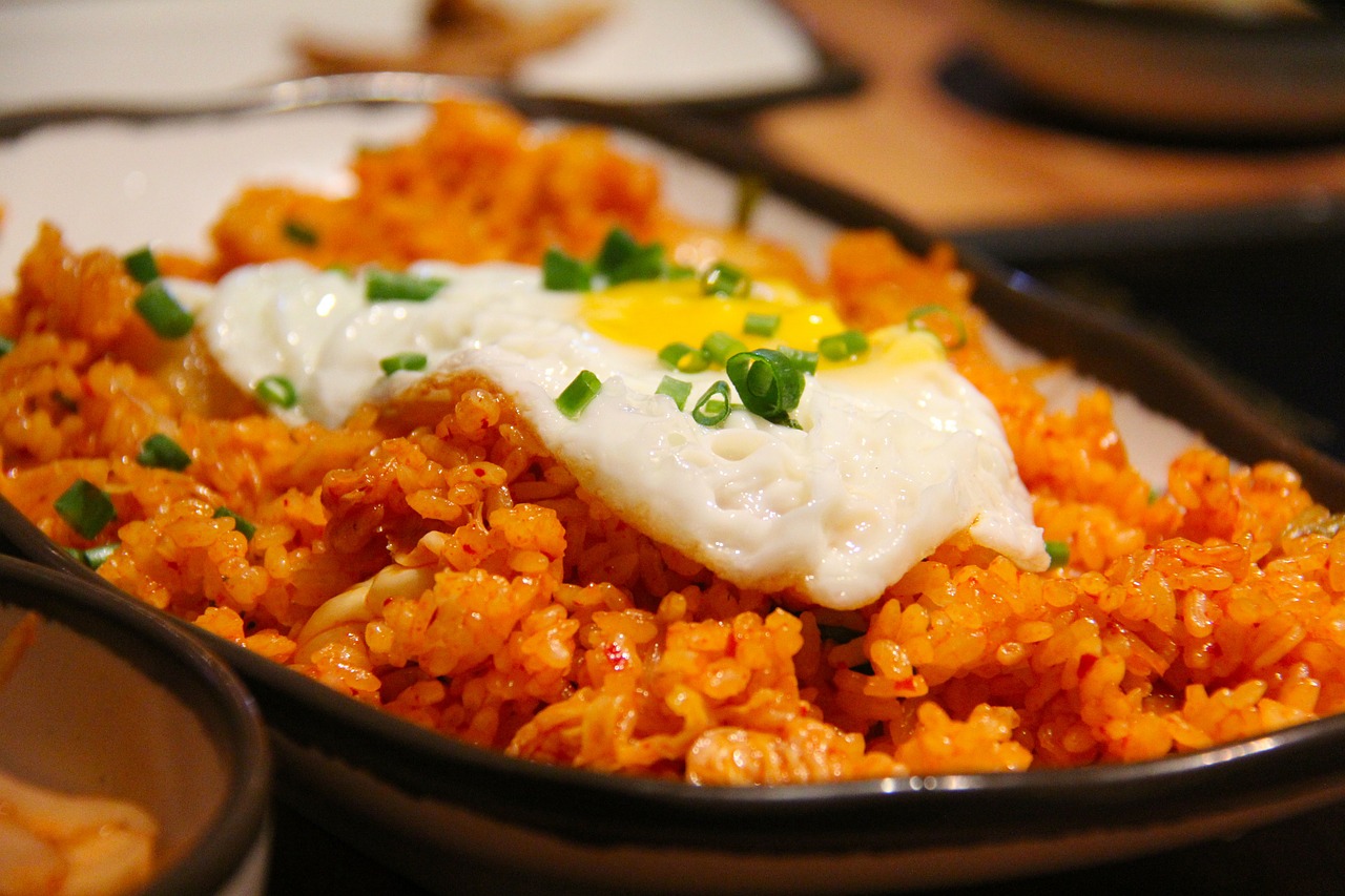 Korean " Oma" Fried Rice With Egg Topping