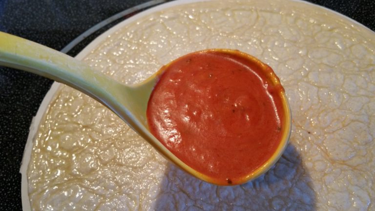 No-Cook Tomato Pizza Sauce