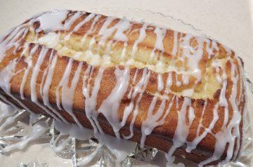 Warm Gingerbread With Lemon Glaze