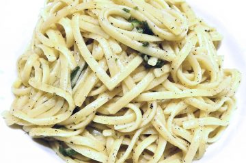 Linguini With Fresh Tomatoes and Basil