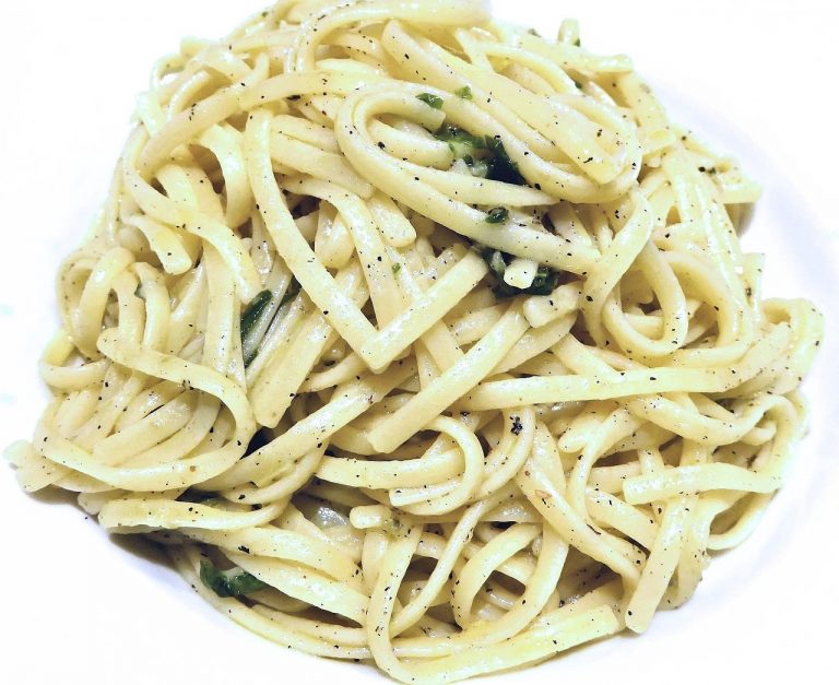 Linguini With Fresh Tomatoes and Basil