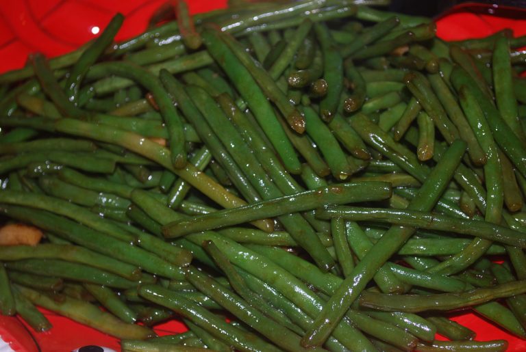 Low-Cal Green-Tea-Poached Shrimp Stir-Fry