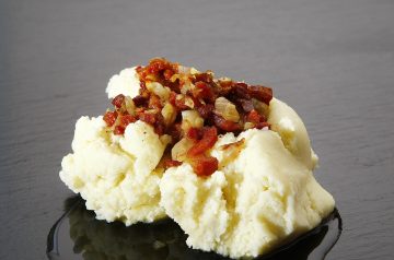 Mashed Potatoes With Bacon and Cheddar