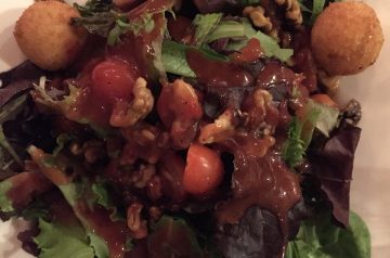 Mixed Greens With Caramelized Pears and Walnuts