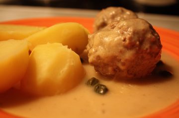 Mom's meatballs in wine sauce