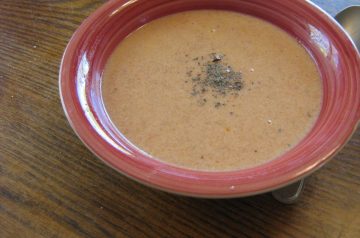 Mum's Tomato and Meatball Soup